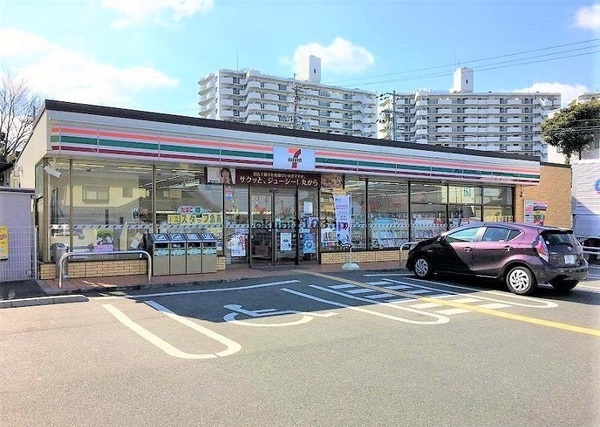 ロゴス楢葉(セブンイレブン堺楢葉店)