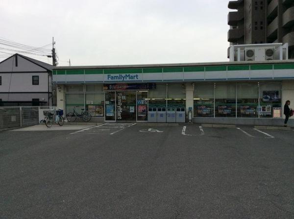 パレドール池上(ファミリーマート泉大津北豊中町店)