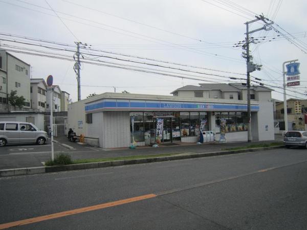 コーポラス杉(ローソン鶴山台店)