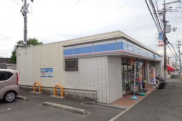 シャーロット　ヒルズ(ローソン鶴山台店)