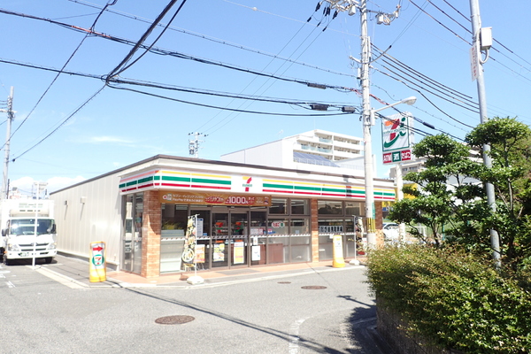 伊勢森ハイツA棟(セブンイレブン堺津久野駅前店)