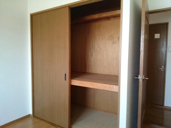 堺市西区上のアパート