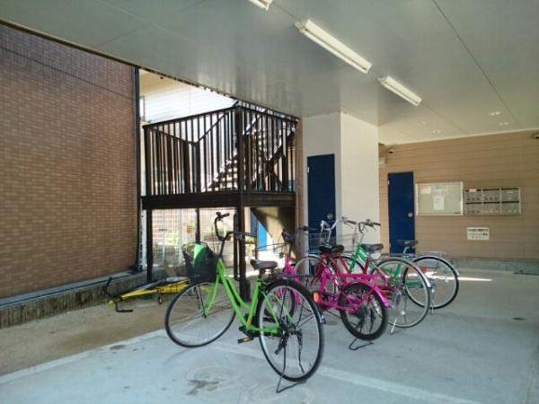 堺市西区上のアパート