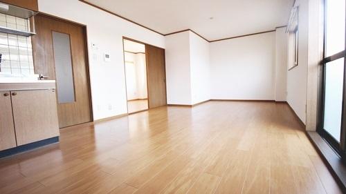 堺市西区上のアパート