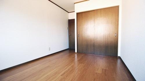 堺市西区上のアパート