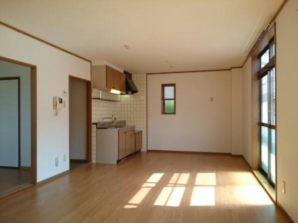 堺市西区上のアパート