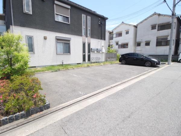 ブルーム コート A棟(駐車場)