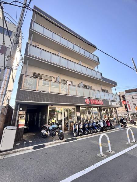 East　One