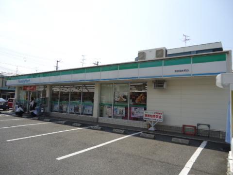 モンターナ３番館(ファミリーマート和泉伯太町店)