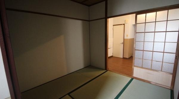 日高マンション
