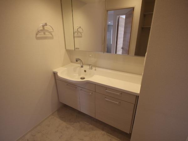 アンソレイエ　B棟