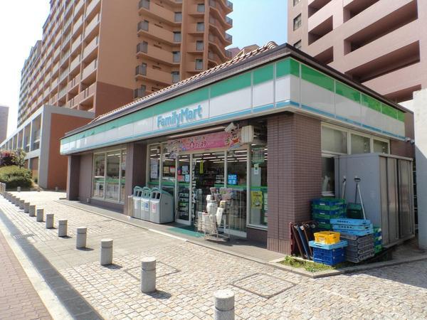 コート・エクラン 光(ファミリーマート泉大津なぎさ町店)