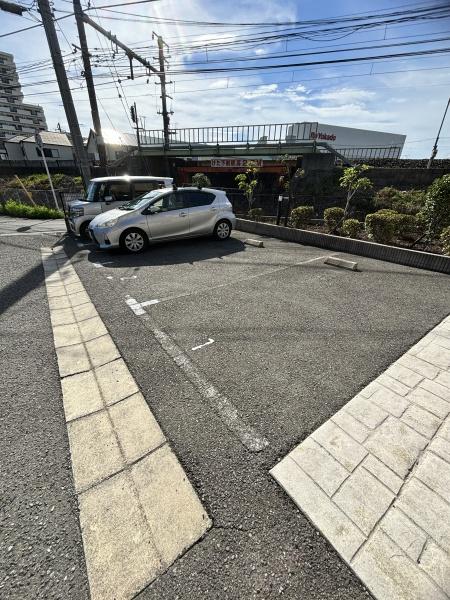 フジパレス津久野1番館(駐車場)