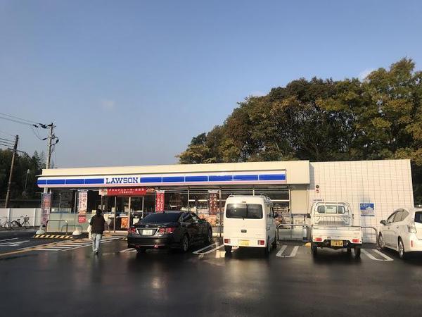 ローズベル(ローソン和泉伯太町四丁目店)