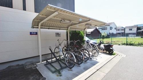 堺市西区鳳東町３丁のアパート
