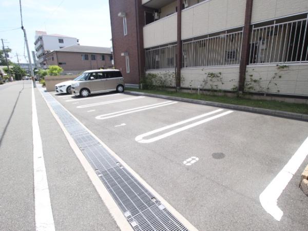 ムーランアヴァン B棟(駐車場)