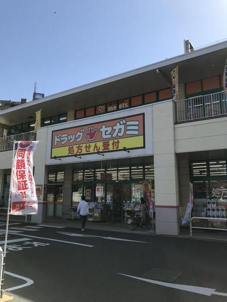メゾン・ド・コリーヌ上野芝(ドラッグセガミ上野芝楽市店)