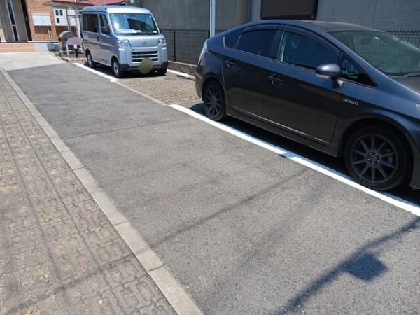 ファミール(駐車場)