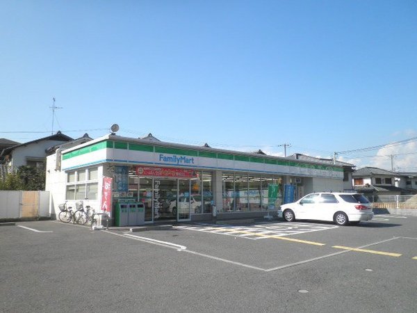 リビエール山川(ファミリーマート和泉府中七丁目店)