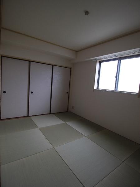 ロイヤルエイトコート１