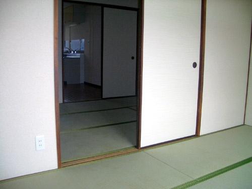 八田ハイツ　A棟