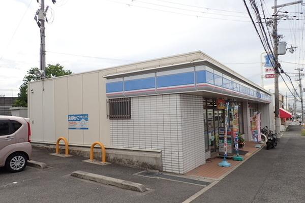 ガーデンハウスＹＨ(ローソン鶴山台店)