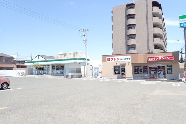 グローリー北豊中(ファミリーマート泉大津北豊中町店)