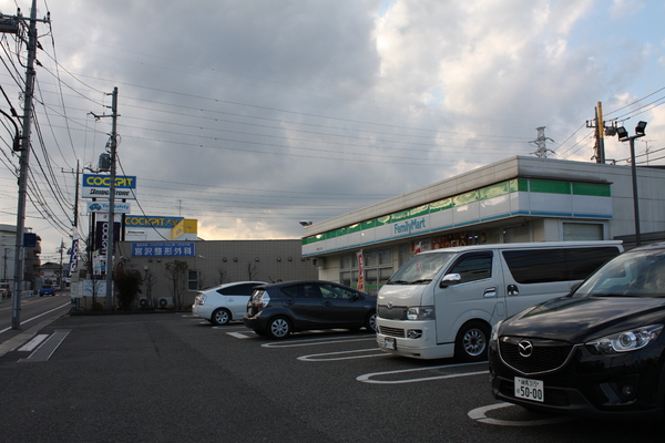 シャトーセゾン(ファミリーマート南大泉五丁目店)