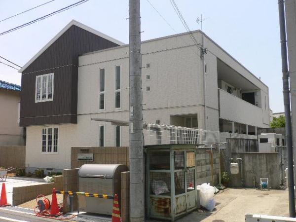 泉大津市東助松町４丁目のアパート