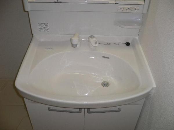 泉大津市東助松町４丁目のアパート