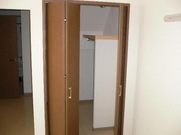 堺市西区鳳西町２丁のハイツ