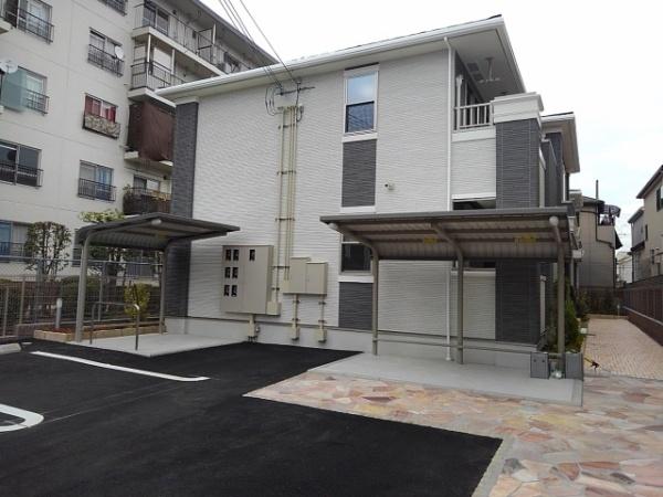 泉大津市東助松町4丁目のアパート