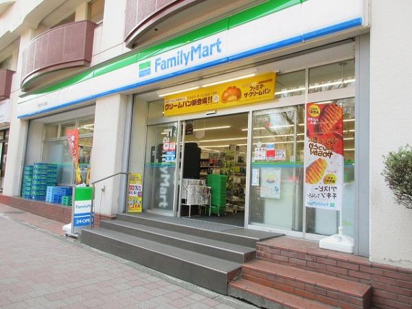 ハイネスロワイヤル(ファミリーマート新宿中央公園店)