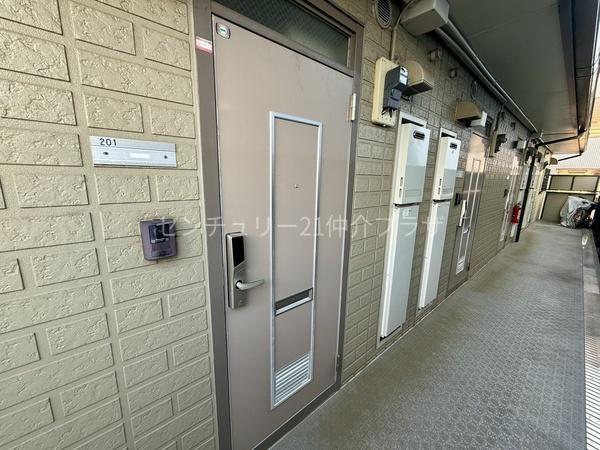 シティハイム六会壱番館(玄関)