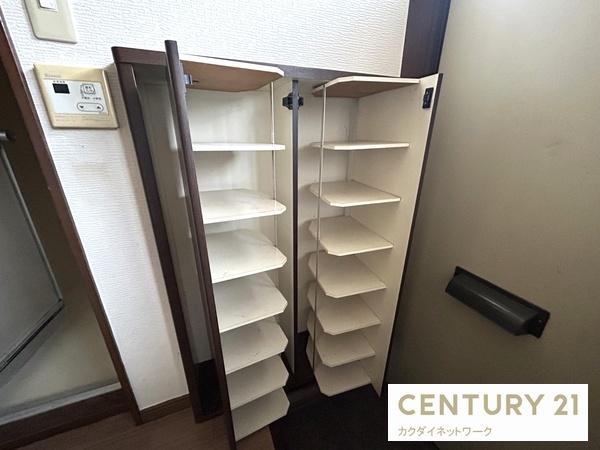 フラット沖山