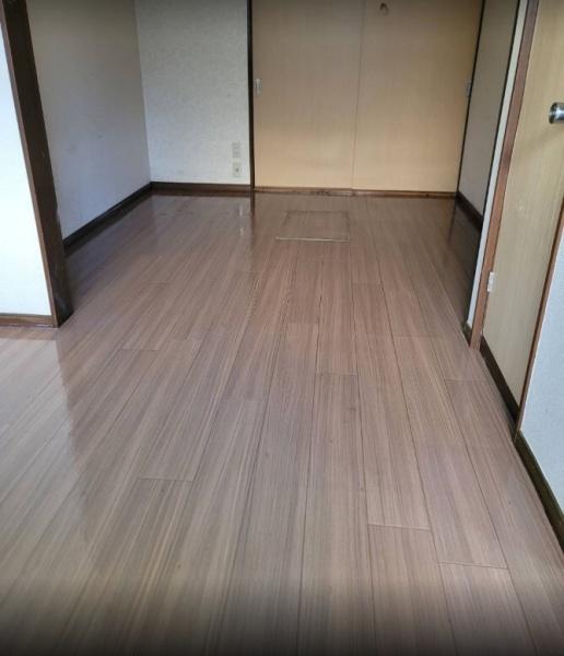 フラット沖山