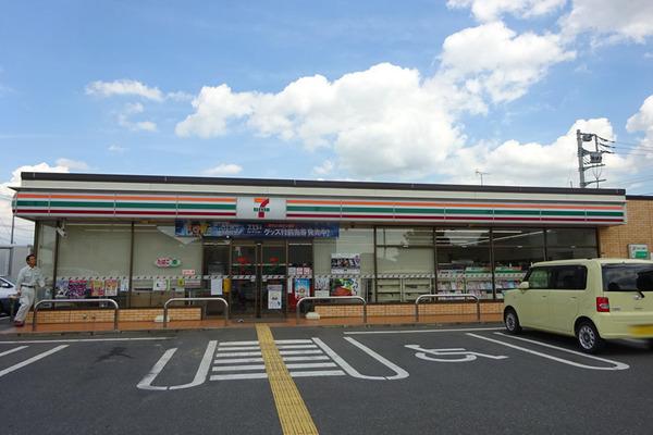 ソフィアハイツ5号棟(セブンイレブン久喜鷲宮5丁目店)