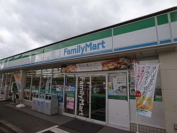 ソレアード箱崎駅東(ファミリーマートJR箱崎駅店)