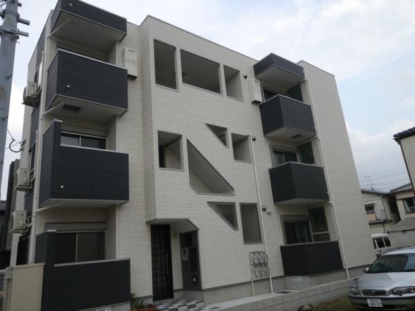 福岡市東区名島２丁目のアパート