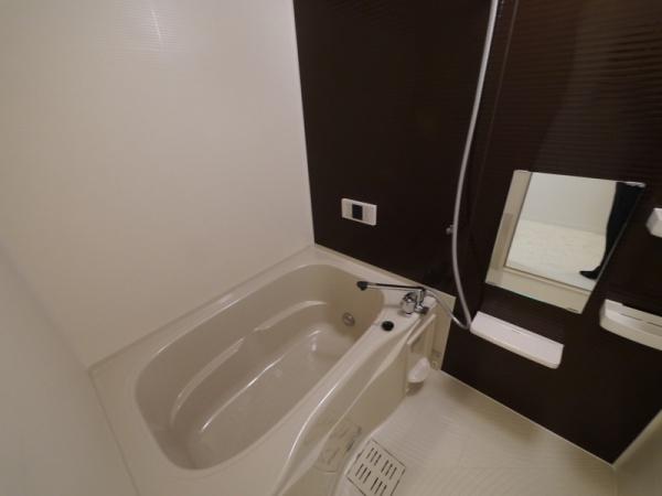 福岡市東区名島２丁目のアパート