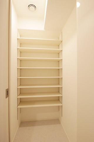 福岡市博多区吉塚５丁目のマンション