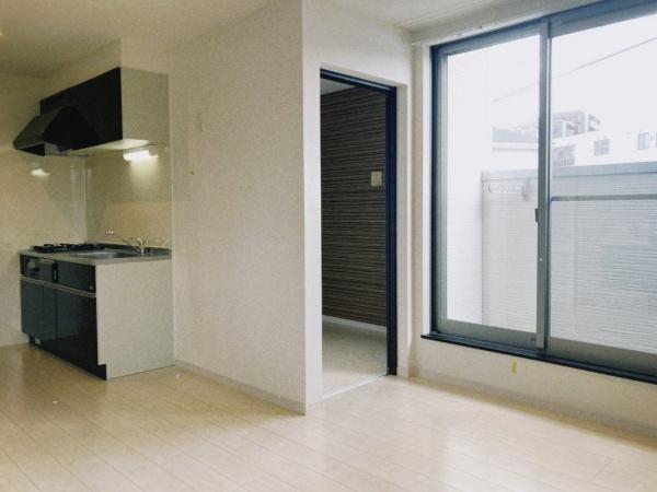 福岡市東区松崎4丁目のアパート(リビング)