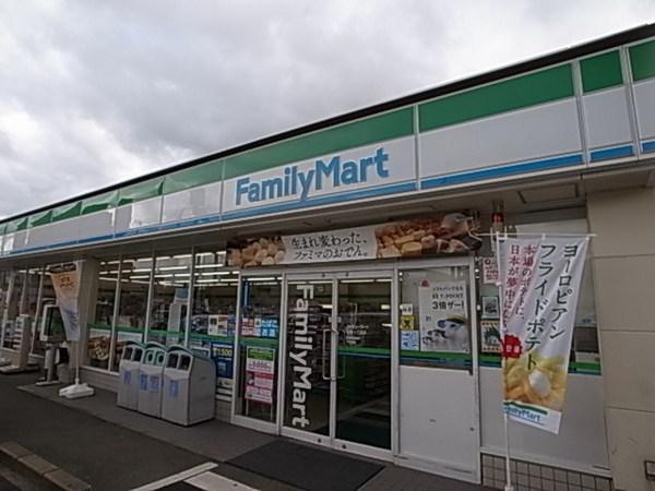 ロイヤルセブンハイツ(ファミリーマート松島一丁目店)