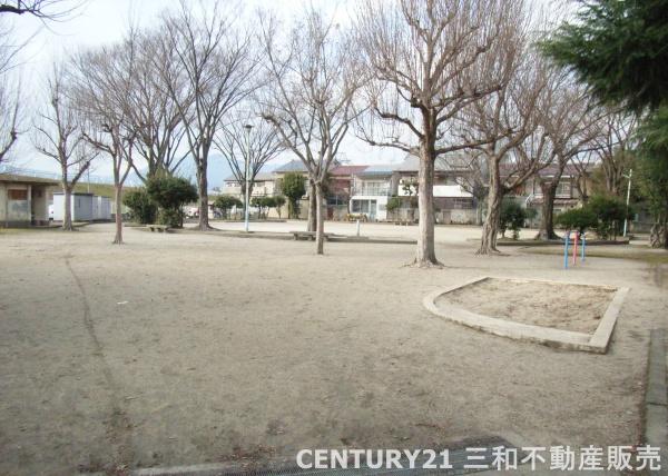 右京区西京極西衣手町貸家(衣手児童公園)