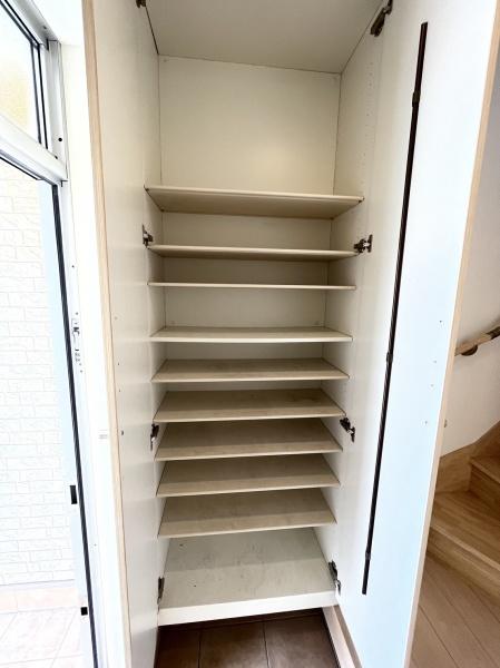 草加市新里町テラスハウス