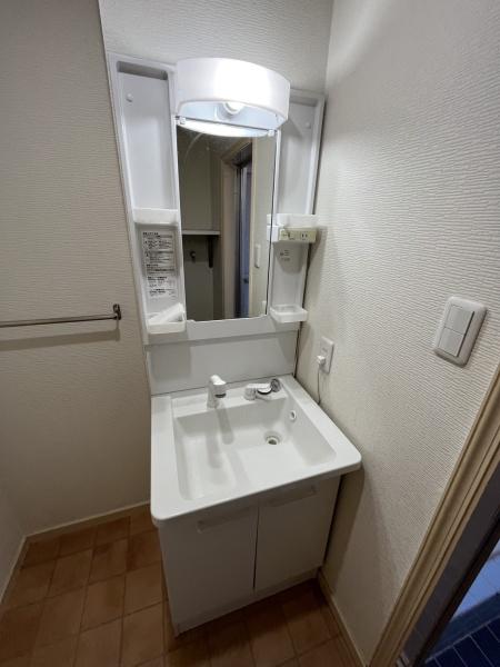 三橋4丁目貸家(洗面台・洗面所)