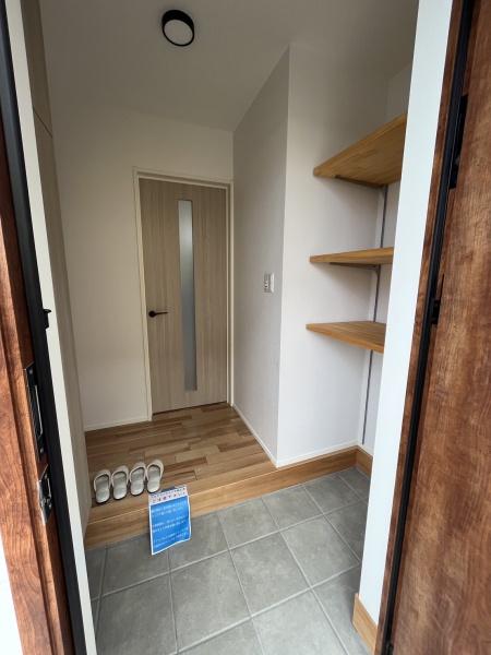 さいたま市岩槻区城南4丁目戸建(玄関)