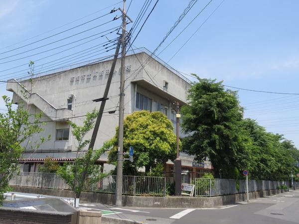 草加市新里町テラスハウス(草加市立両新田小学校)