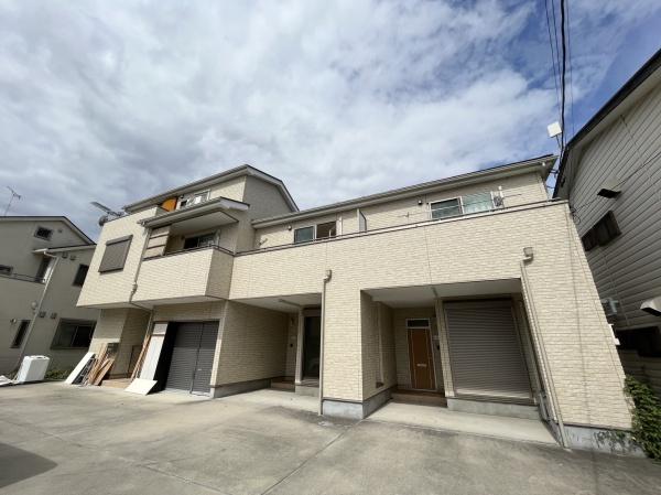草加市新里町テラスハウス