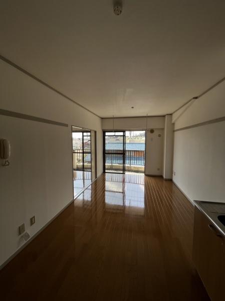 シャルマン島村